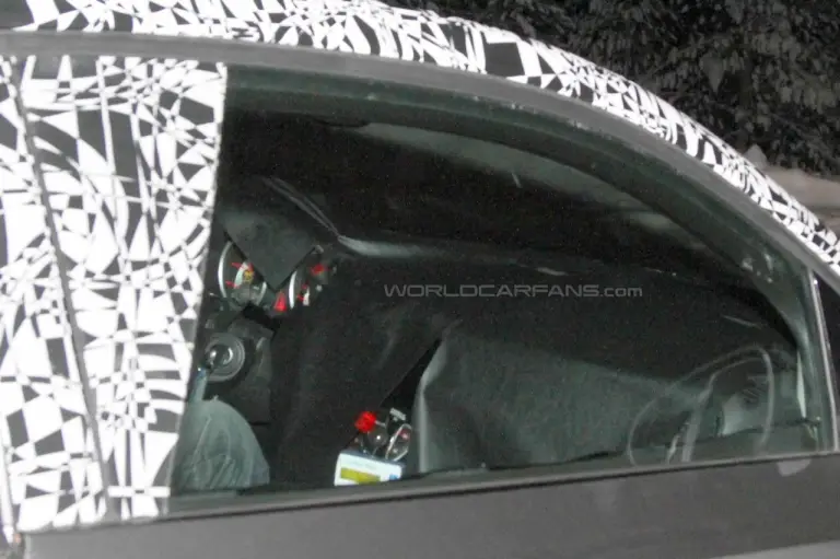 Opel Junior - Foto spia 19-01-2012 - 8