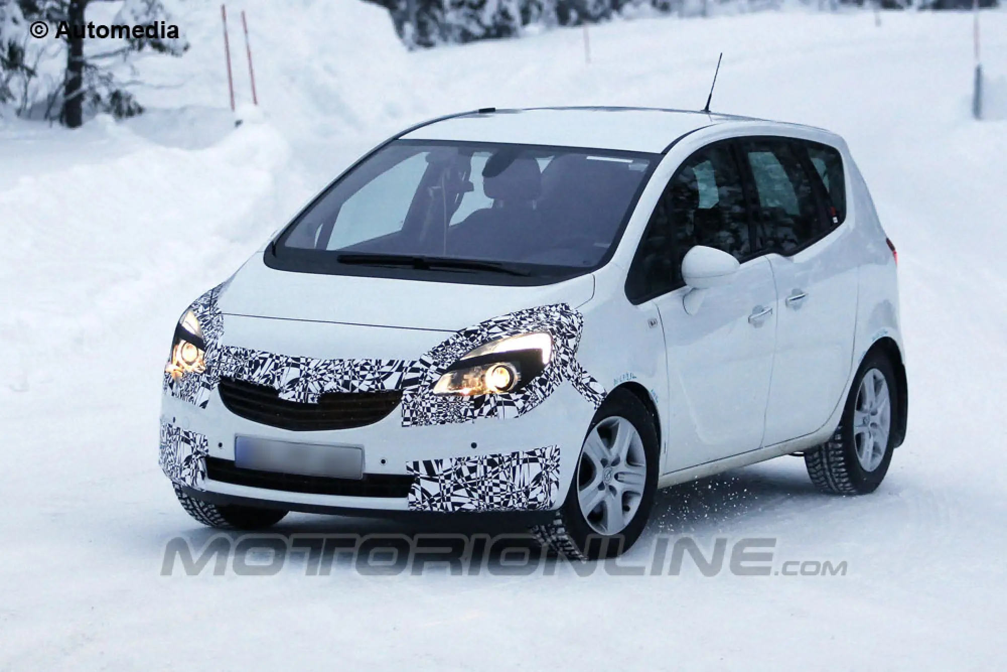 Opel Meriva facelift 2014 - Foto spia 16-02-2013 - 1