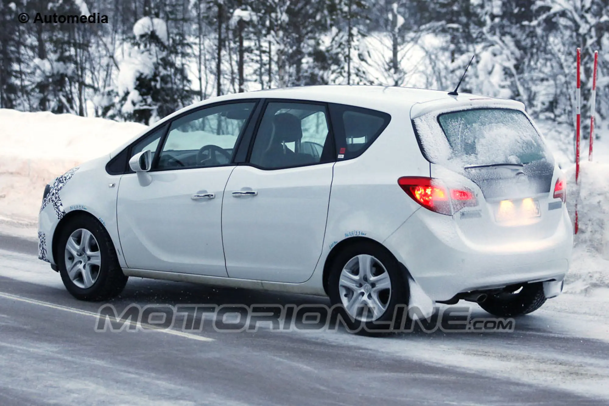 Opel Meriva facelift 2014 - Foto spia 16-02-2013 - 6
