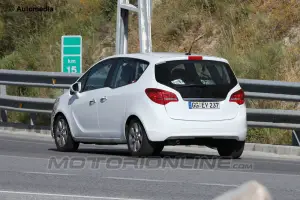 Opel Meriva facelift - Foto spia 22-06-2013