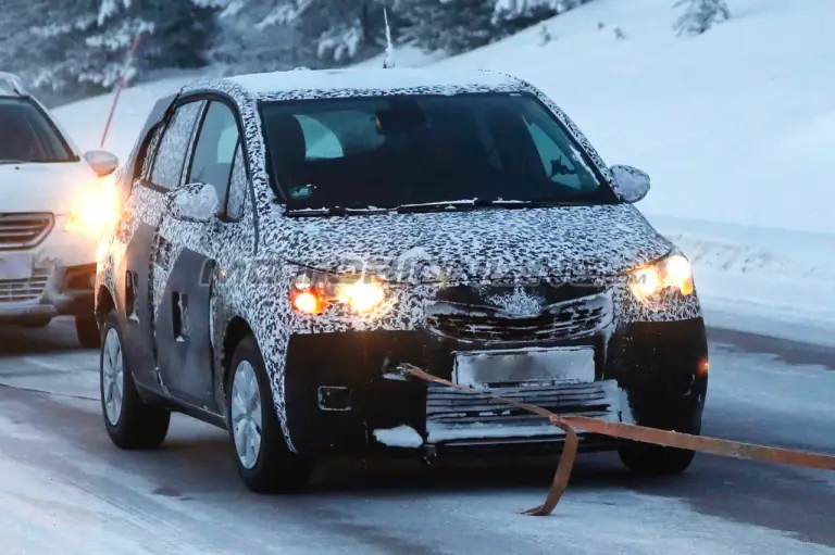 Opel Meriva MY 2017 - Foto spia 08-02-2016 - 2