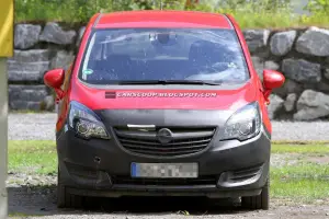 Opel Meriva restyling 2013 foto spia giugno 2012 - 1