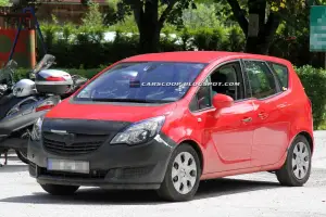 Opel Meriva restyling 2013 foto spia giugno 2012