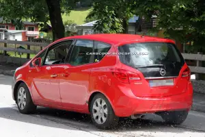Opel Meriva restyling 2013 foto spia giugno 2012