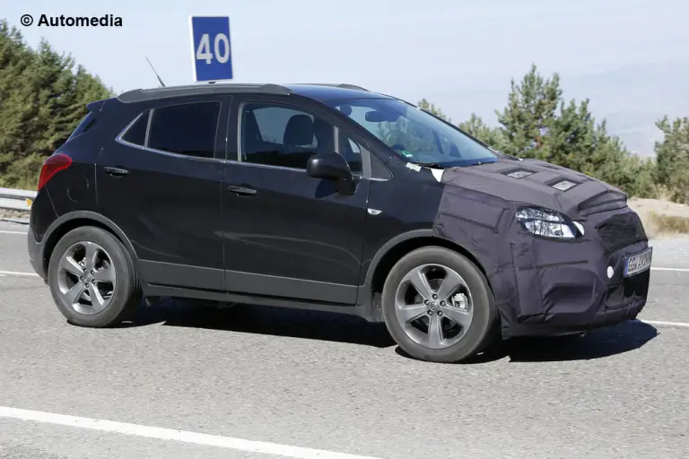 Opel Mokka Facelift - foto spia (settembre 2015) - 4