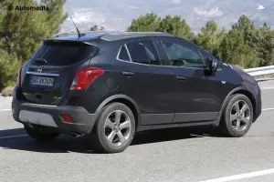 Opel Mokka Facelift - foto spia (settembre 2015) - 6