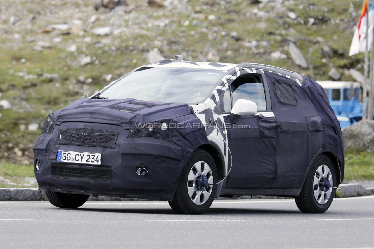 Opel SUV foto spia