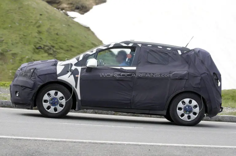 Opel SUV foto spia - 4