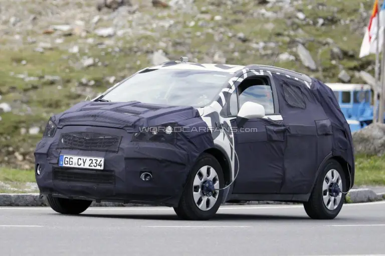 Opel SUV foto spia - 9
