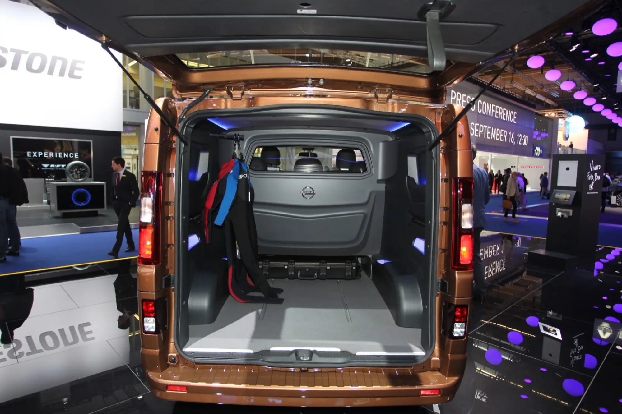 Opel Vivaro Surf - Salone di Francoforte 2015 - 7