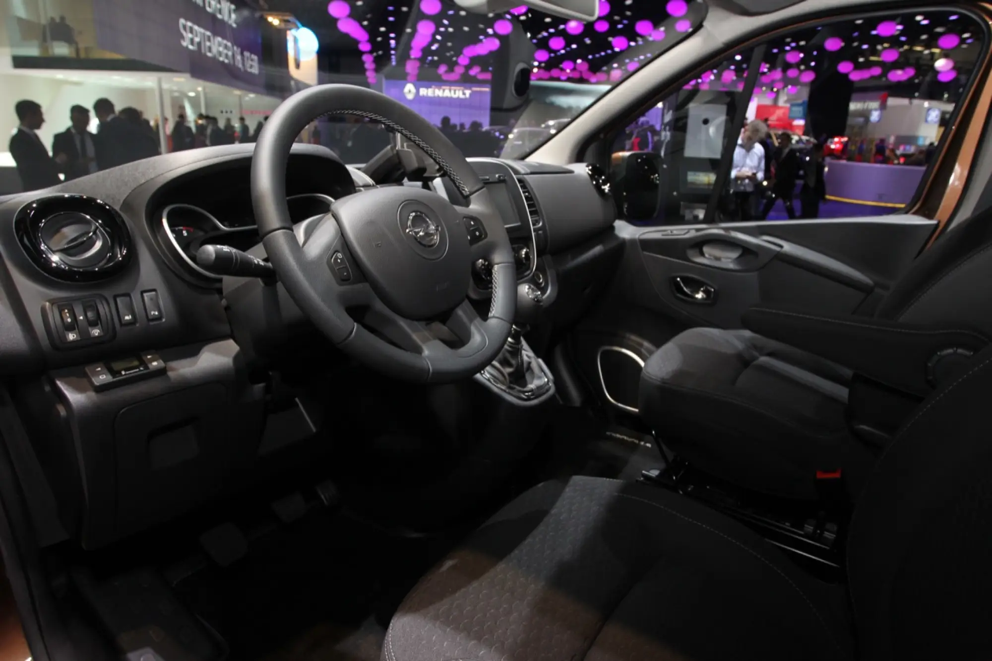 Opel Vivaro Surf - Salone di Francoforte 2015 - 9