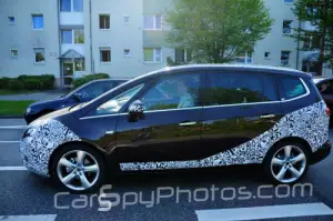 Opel Zafira 2012 foto spia - 4