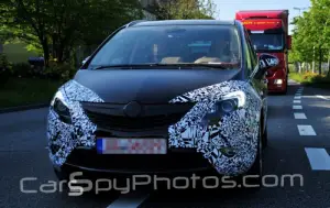 Opel Zafira 2012 foto spia - 5