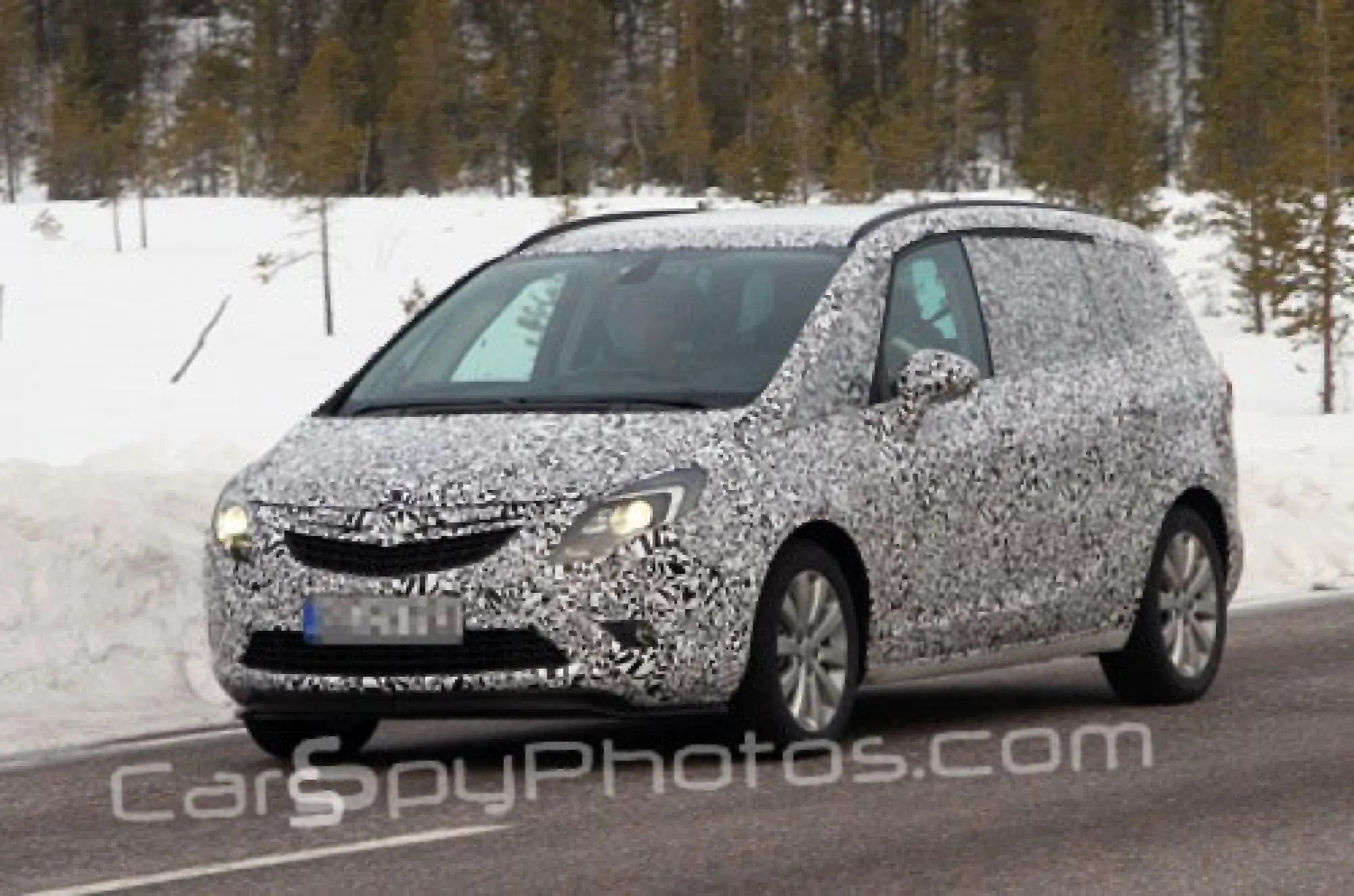 Opel Zafira 2012 spy - 1
