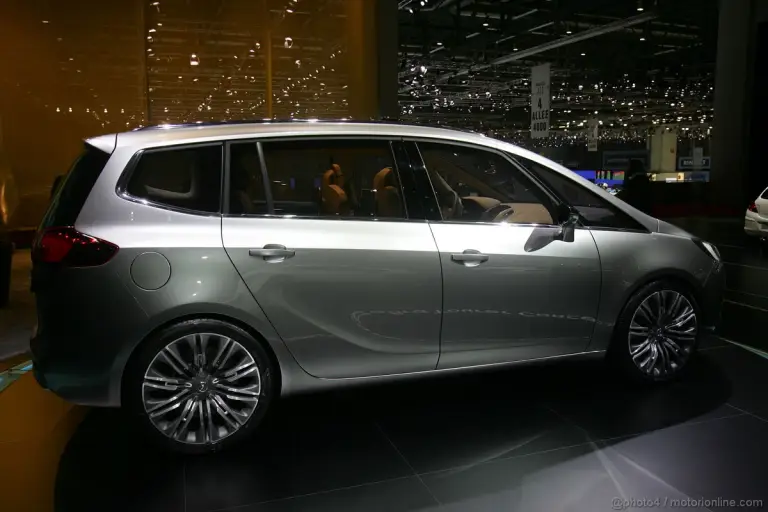 Opel Zafira Tourer Concept Car Ginevra 2011 - 3