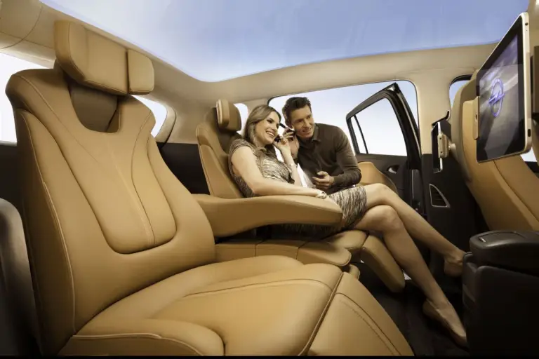 Opel Zafira Tourer Concept - 4
