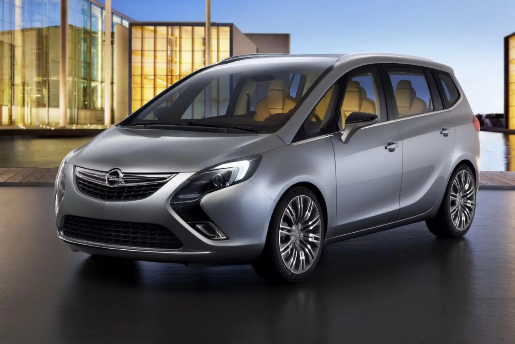 Opel Zafira Tourer Concept - 1