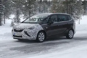 Opel Zafira Tourer MY 2017 - Foto spia 21-03-2016