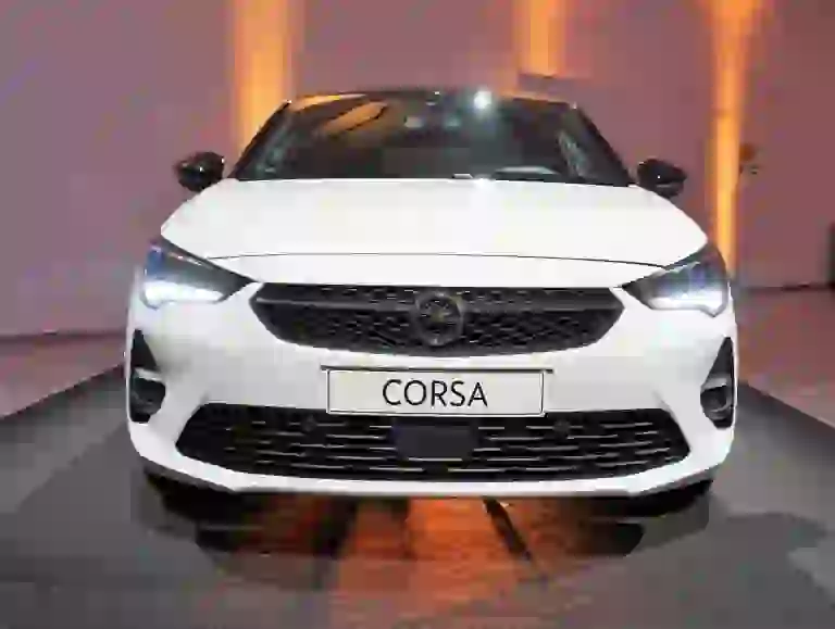 Opel corsa 2019 anteprima - 7
