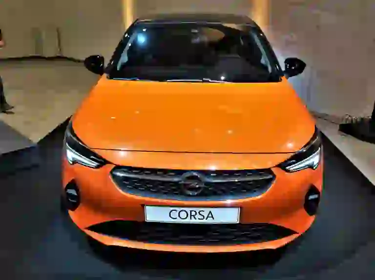 Opel corsa 2019 anteprima - 17