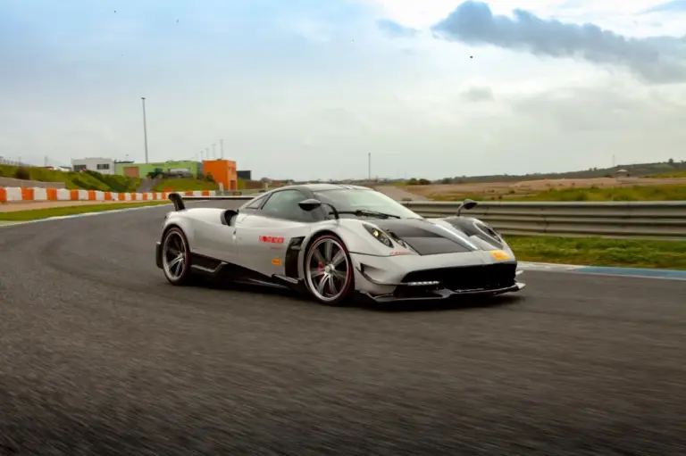 Pagani Huayra BC con gomme Pirelli P Zero al Circuito di Estoril - 5