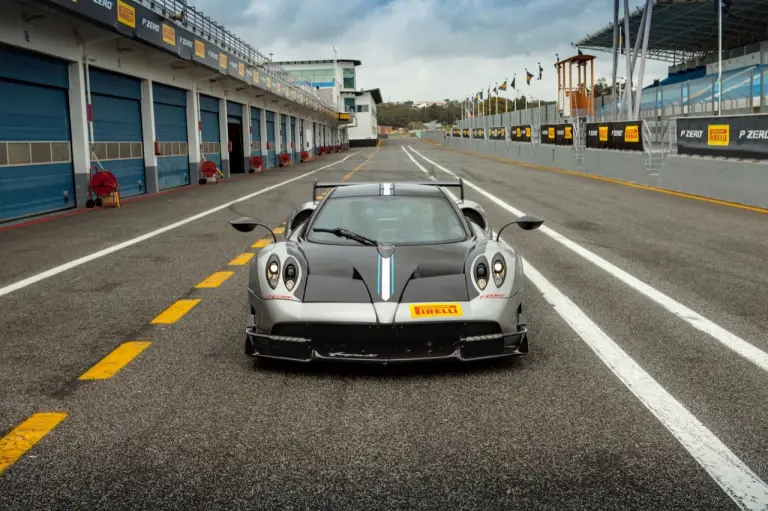 Pagani Huayra BC con gomme Pirelli P Zero al Circuito di Estoril - 7