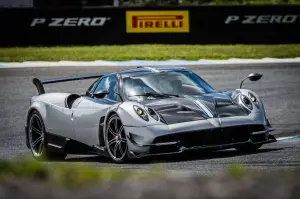 Pagani Huayra BC con gomme Pirelli P Zero al Circuito di Estoril - 8