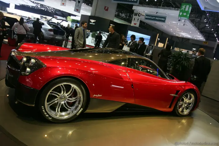 Pagani Huayra Ginevra 2011 - 13