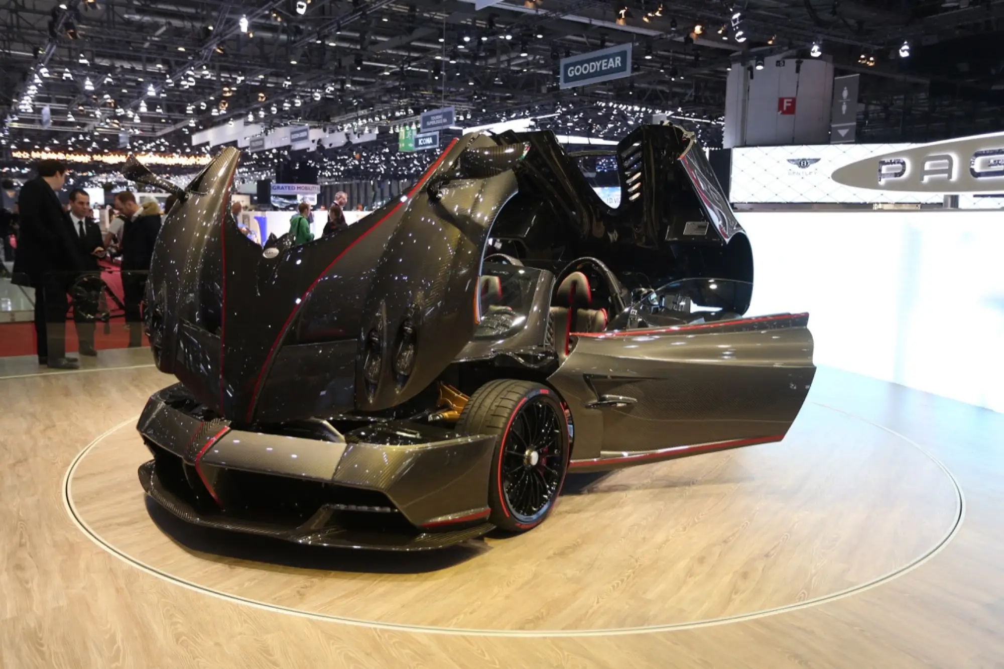 Pagani Huayra Roadster - Salone di Ginevra 2018 - 1