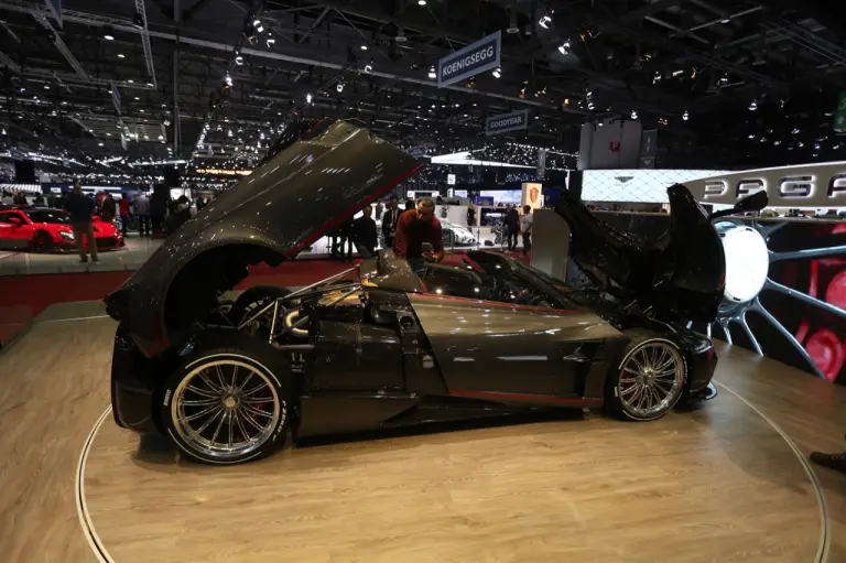 Pagani Huayra Roadster - Salone di Ginevra 2018 - 4