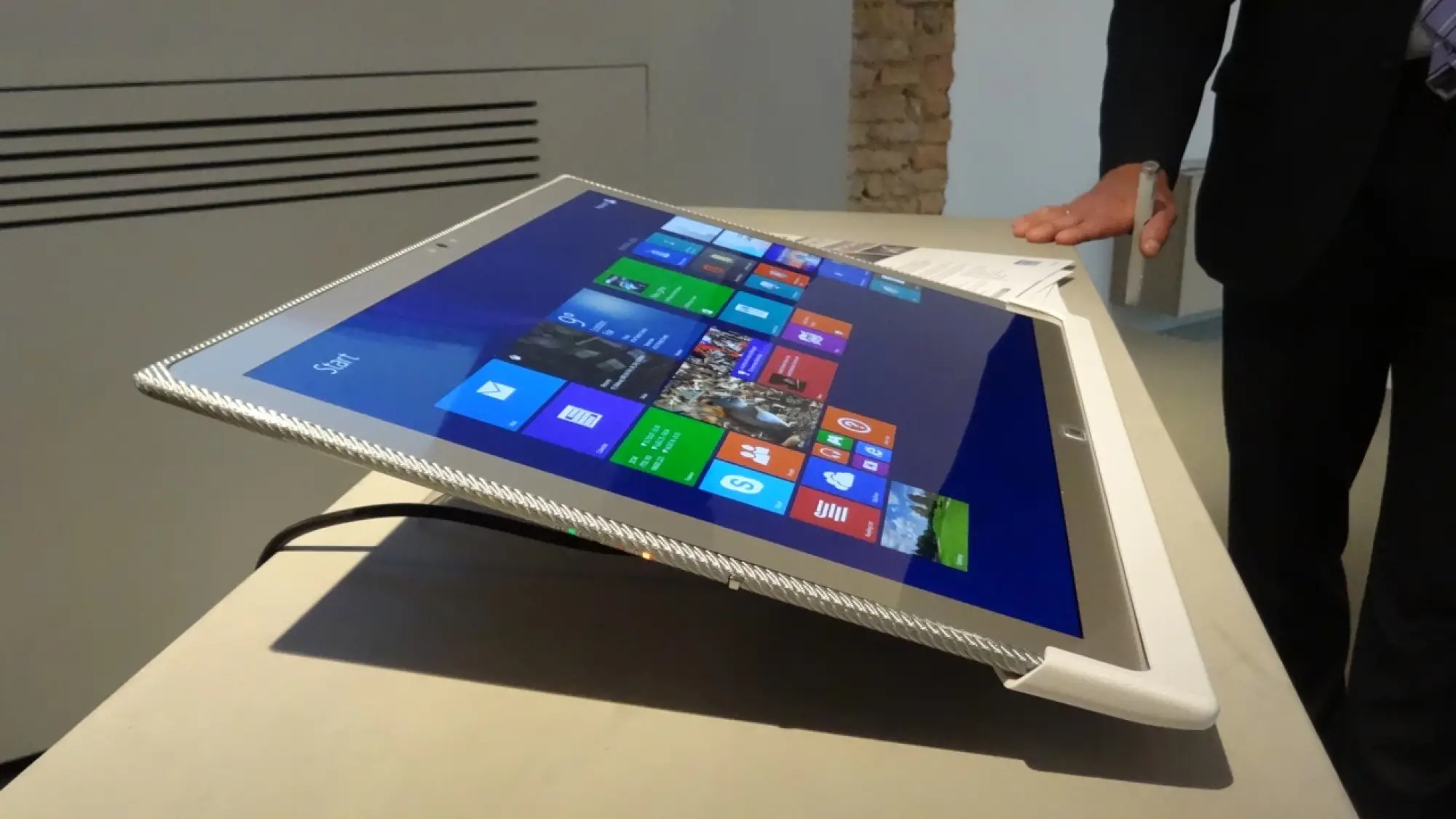 Panasonic Toughpad 4K UT-MB5 - 5