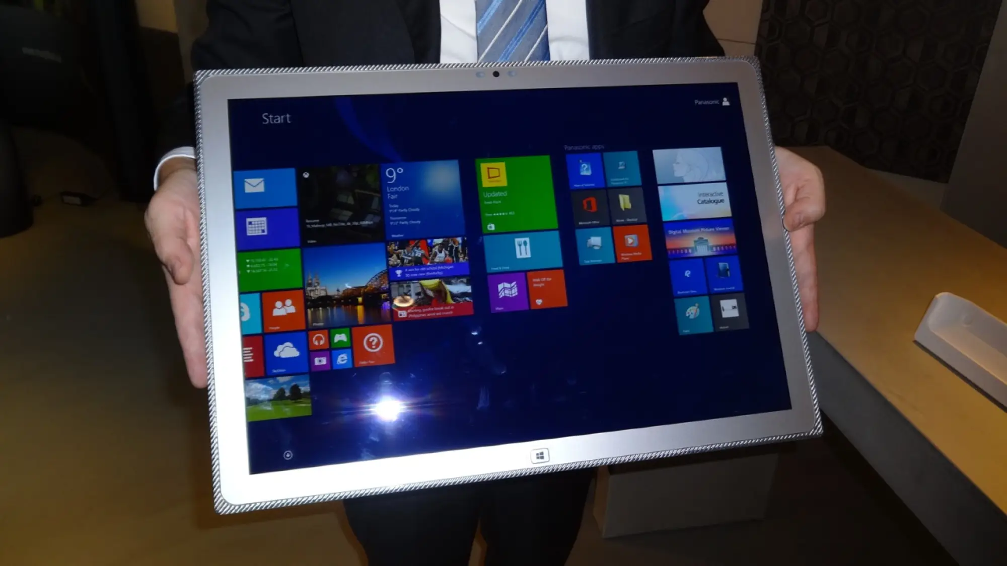 Panasonic Toughpad 4K UT-MB5 - 15