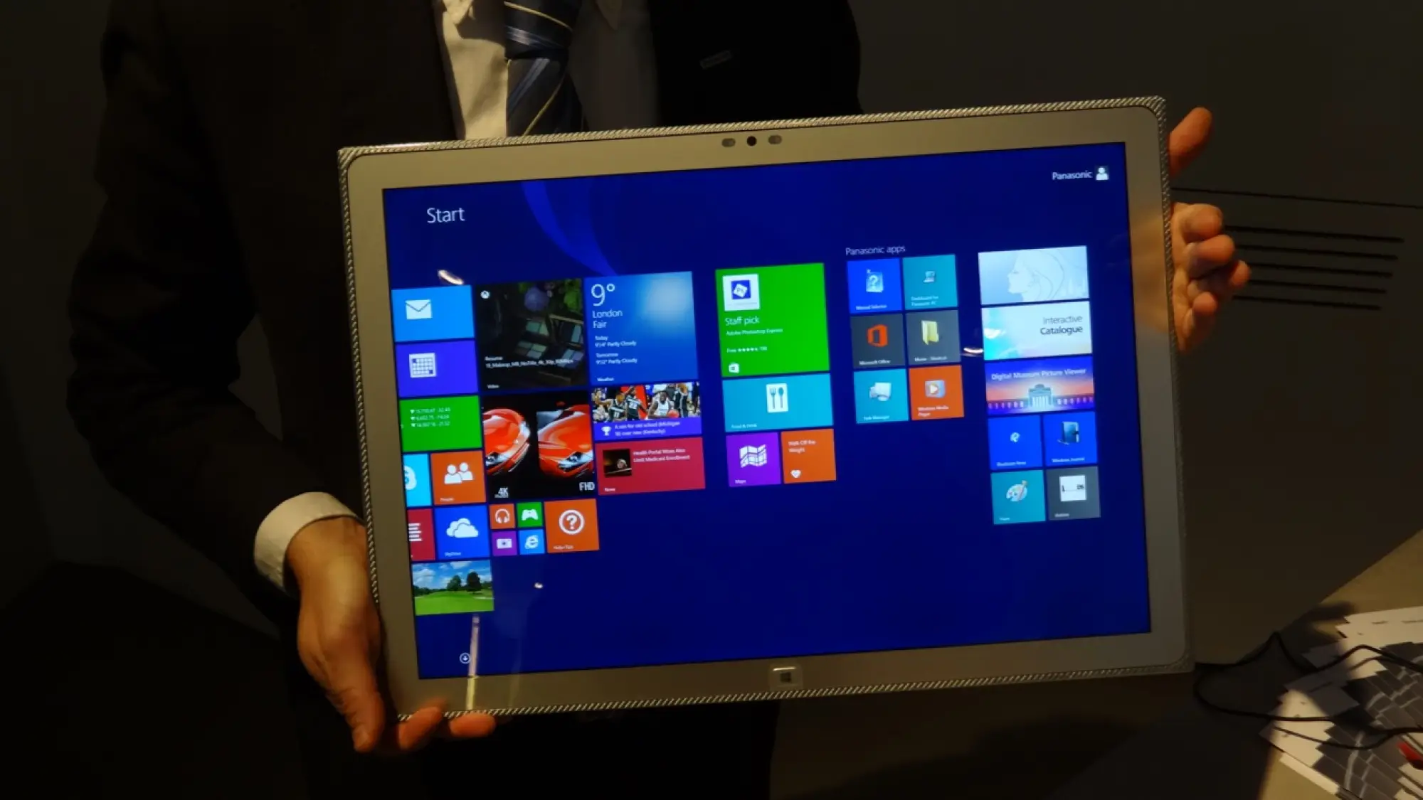 Panasonic Toughpad 4K UT-MB5 - 16