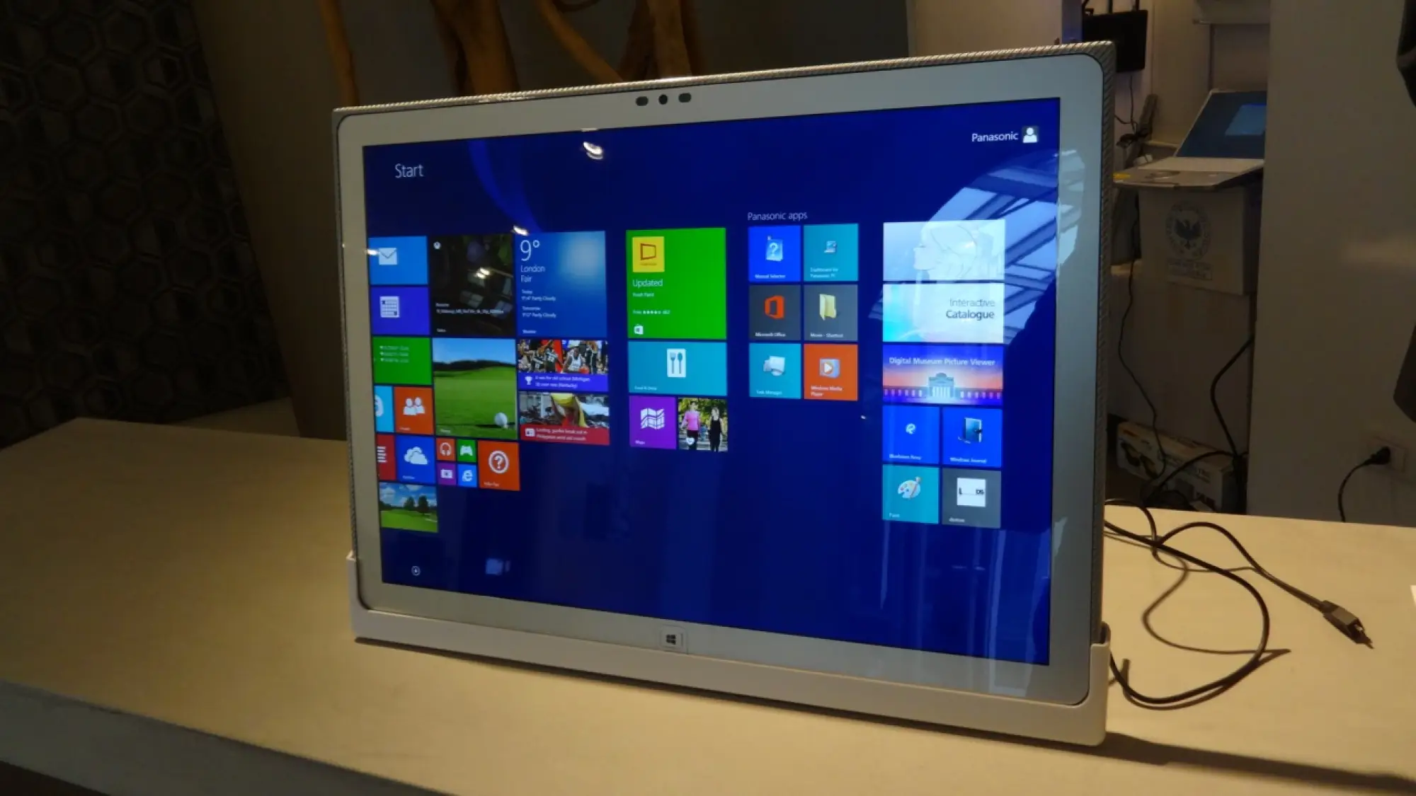 Panasonic Toughpad 4K UT-MB5 - 19