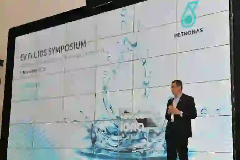 Petronas - Simposio fluidi per veicoli elettrici - 3