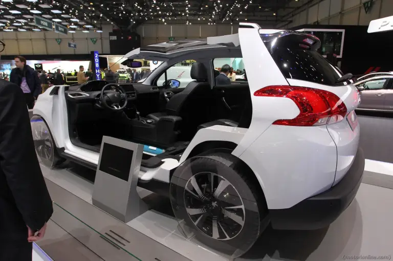 Peugeot 2008 Hybrid Air - Salone di Ginevra 2014 - 14