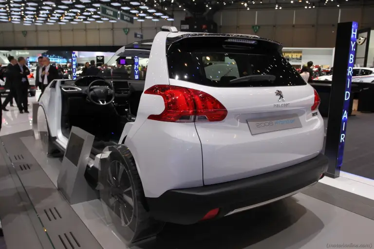 Peugeot 2008 Hybrid Air - Salone di Ginevra 2014 - 15