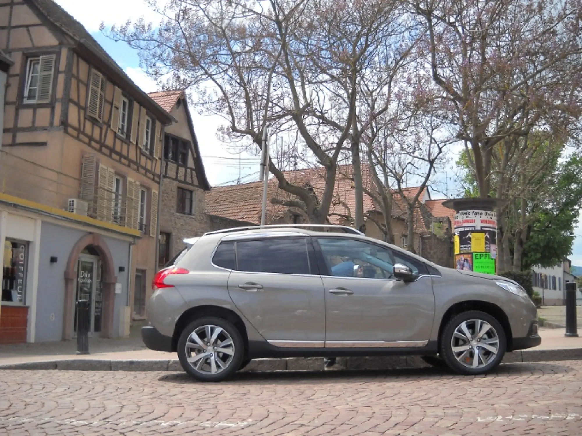 Peugeot 2008 prova su strada - 4