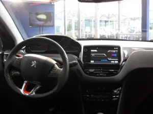 Peugeot 2008 prova su strada