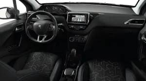 Peugeot 2008 Signature - Foto ufficiali