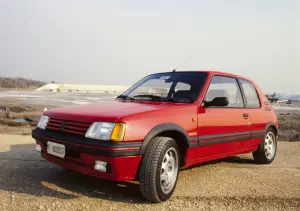 Peugeot 205 GTI 1.9 e nuova 208 - foto - 4