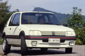 Peugeot 205 GTI 1.9 e nuova 208 - foto - 10