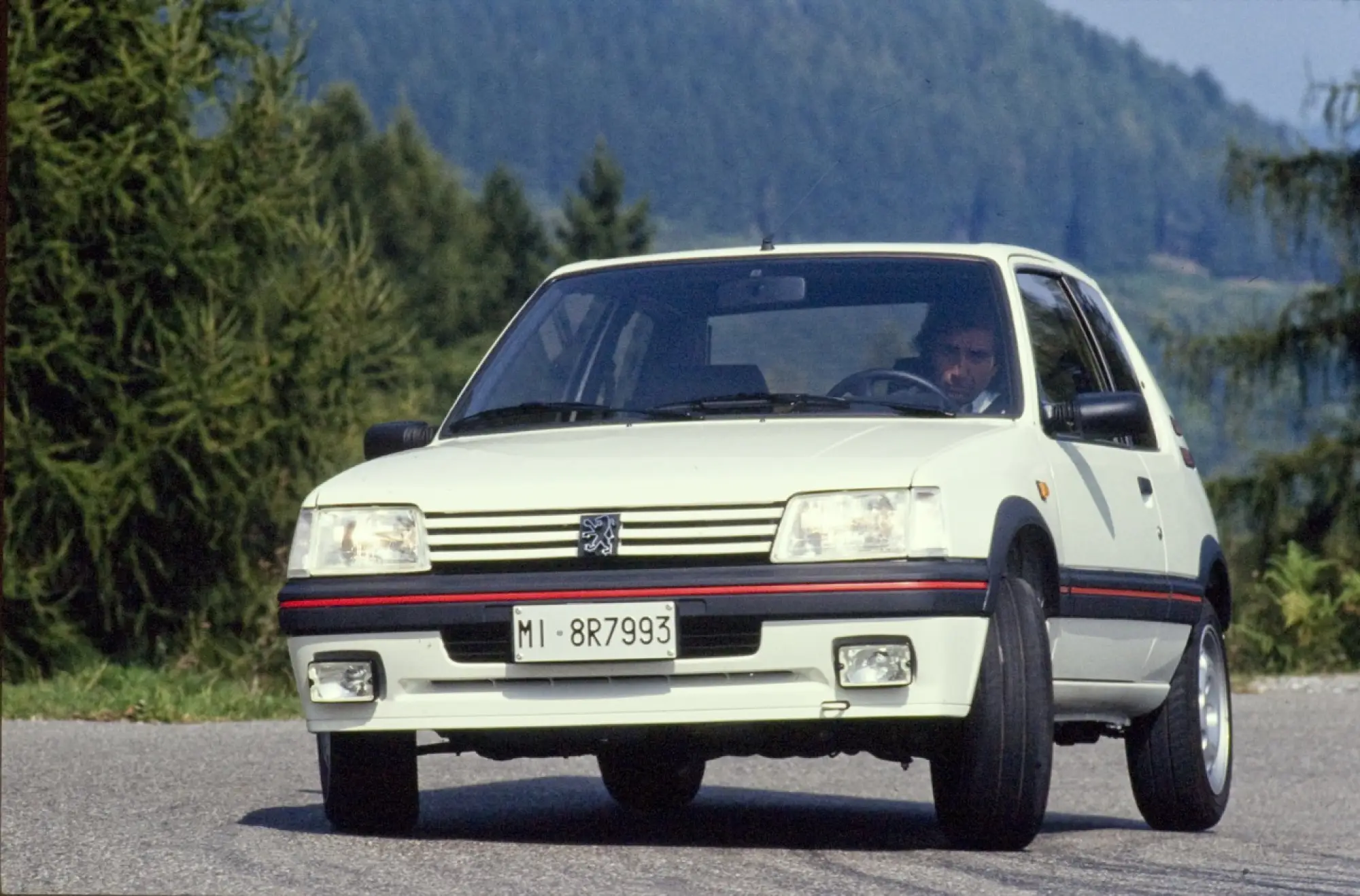 Peugeot 205 GTI 1.9 e nuova 208 - foto - 11