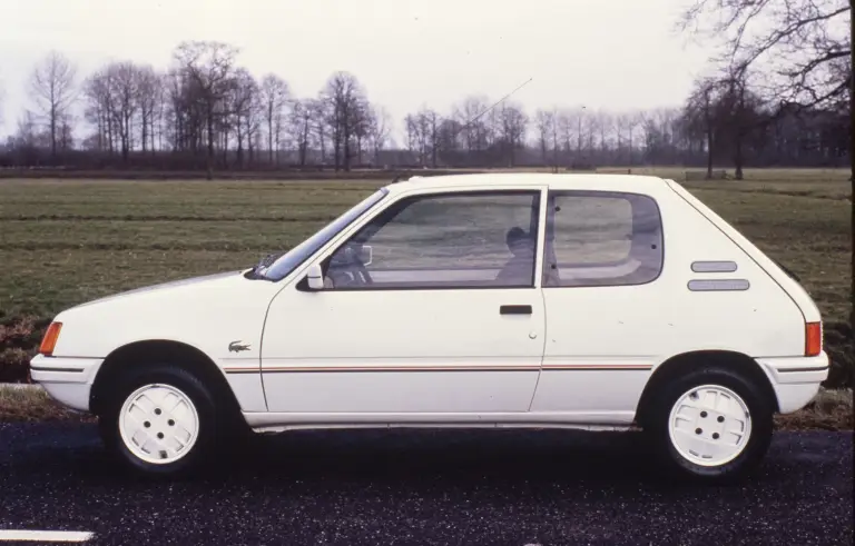 Peugeot 205 Lacoste - 1