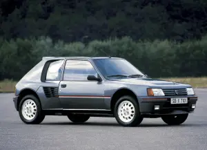 Peugeot 205 Turbo 16 - gallery auto da corsa targate