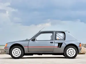 Peugeot 205 Turbo 16 - gallery auto da corsa targate