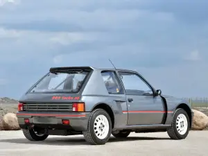 Peugeot 205 Turbo 16 - gallery auto da corsa targate