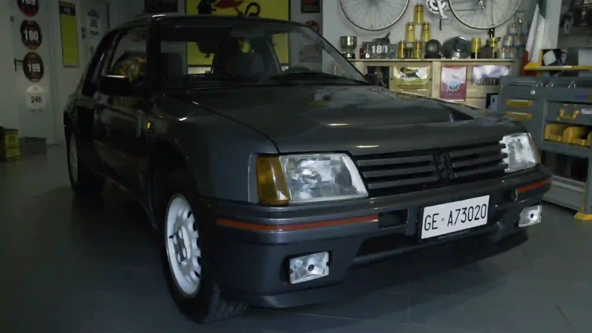 Peugeot 205 Turbo 16 Stradale  - 1