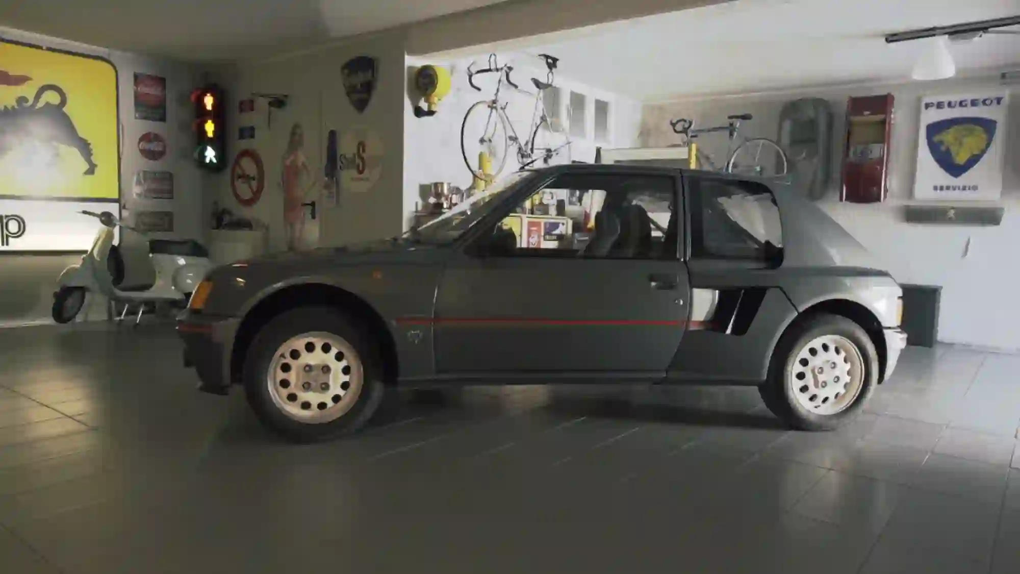 Peugeot 205 Turbo 16 Stradale  - 2