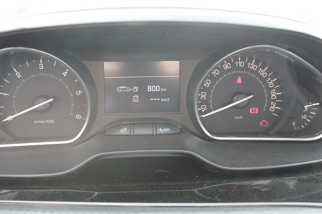 Peugeot 208: focus su design ed abitacolo